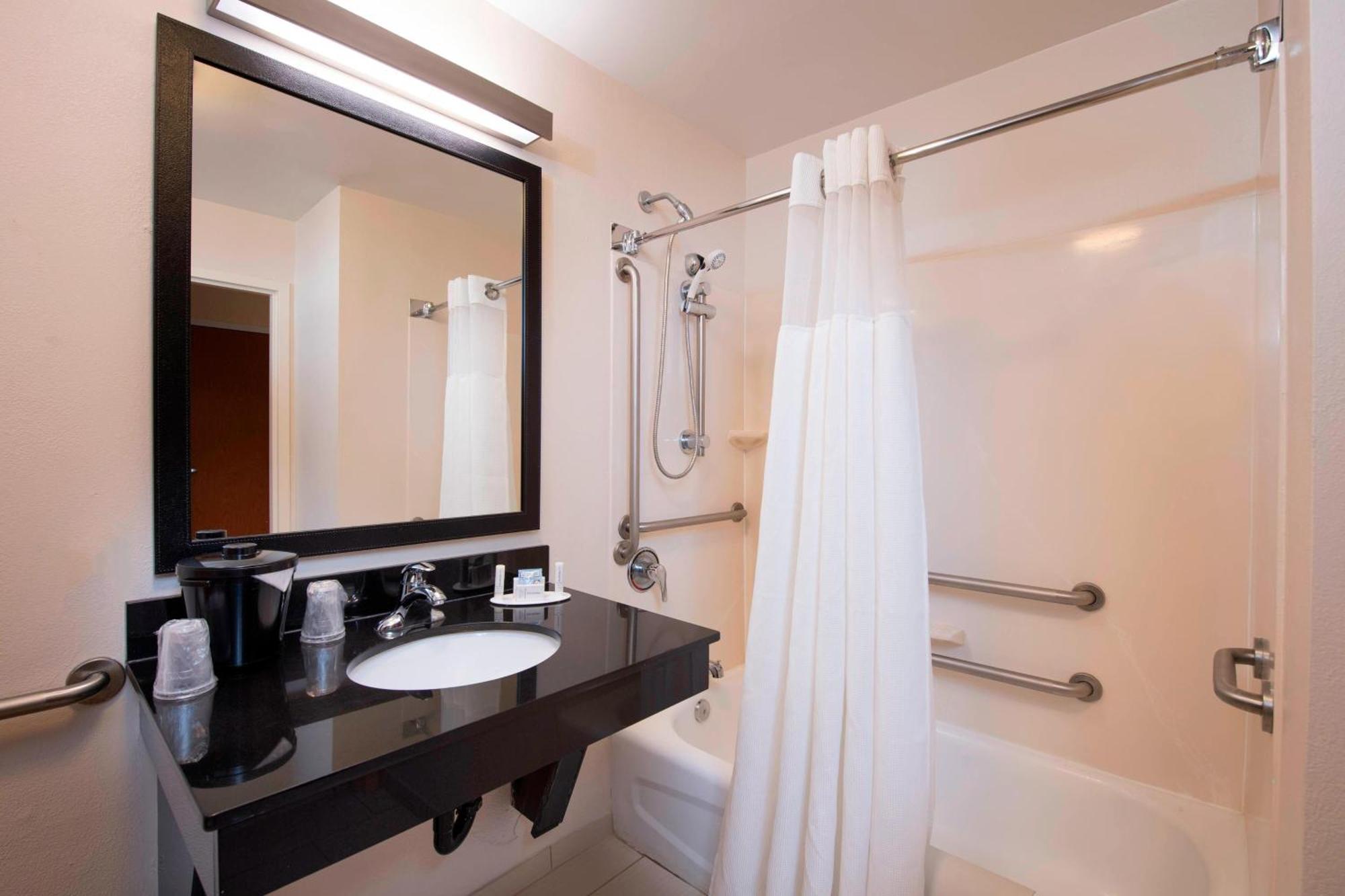 Fairfield Inn And Suites Charleston North/University Area Север Чарлстон Экстерьер фото
