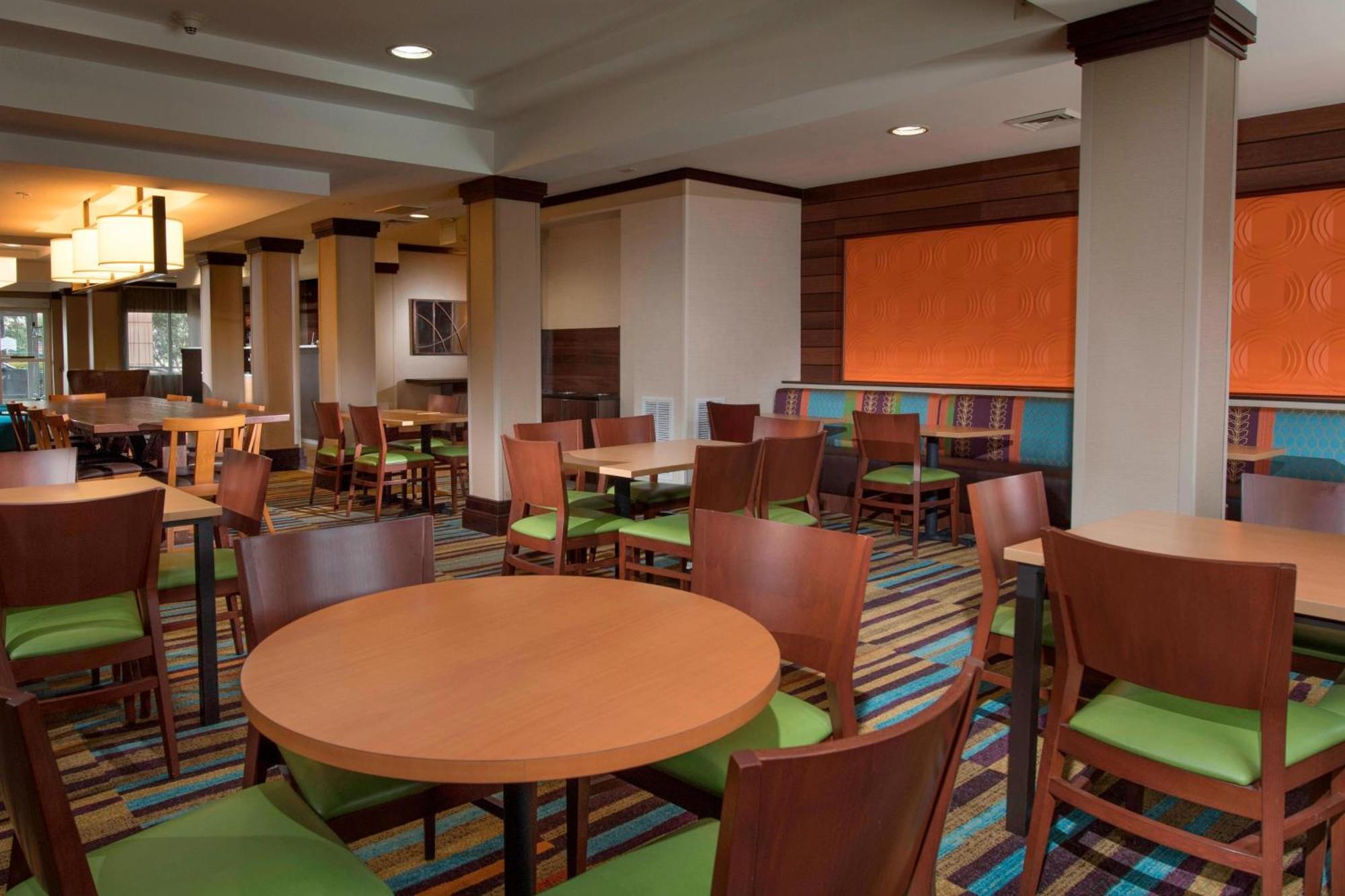 Fairfield Inn And Suites Charleston North/University Area Север Чарлстон Экстерьер фото
