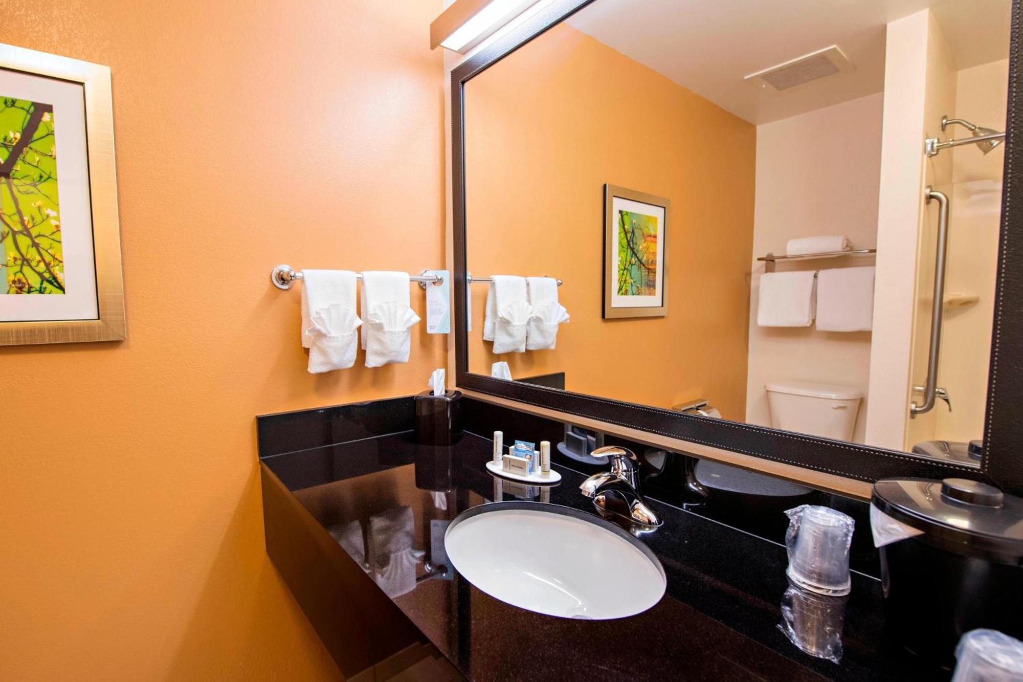 Fairfield Inn And Suites Charleston North/University Area Север Чарлстон Экстерьер фото