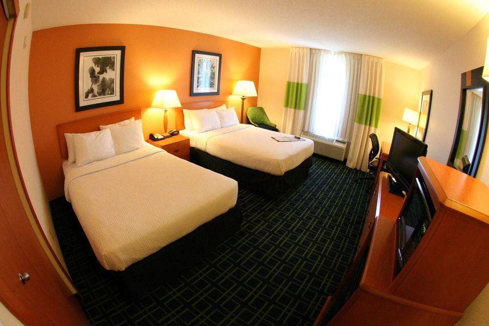 Fairfield Inn And Suites Charleston North/University Area Север Чарлстон Экстерьер фото