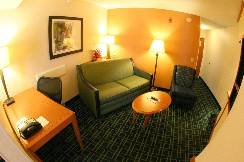 Fairfield Inn And Suites Charleston North/University Area Север Чарлстон Экстерьер фото